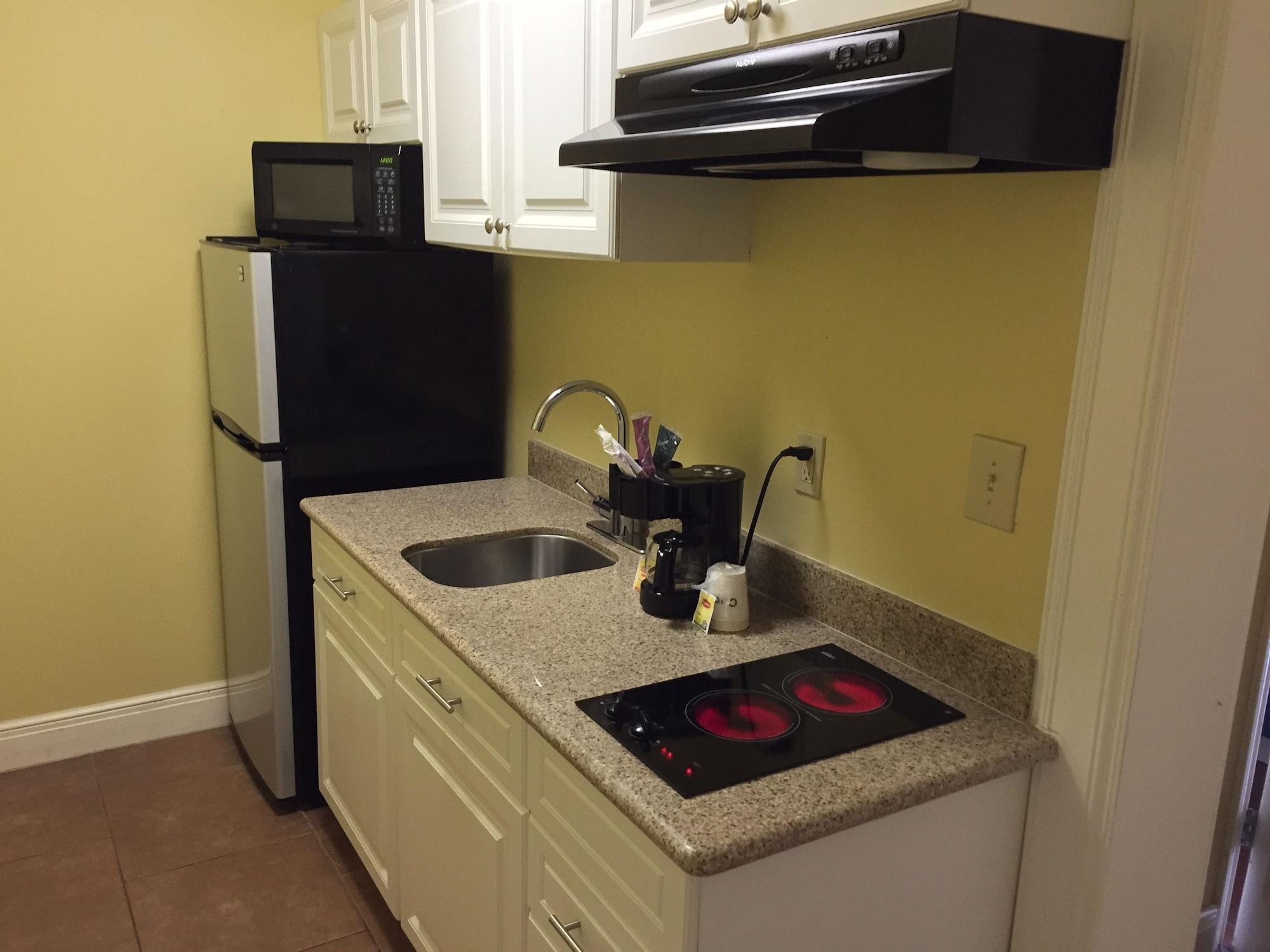 Ramada By Wyndham & 2*
