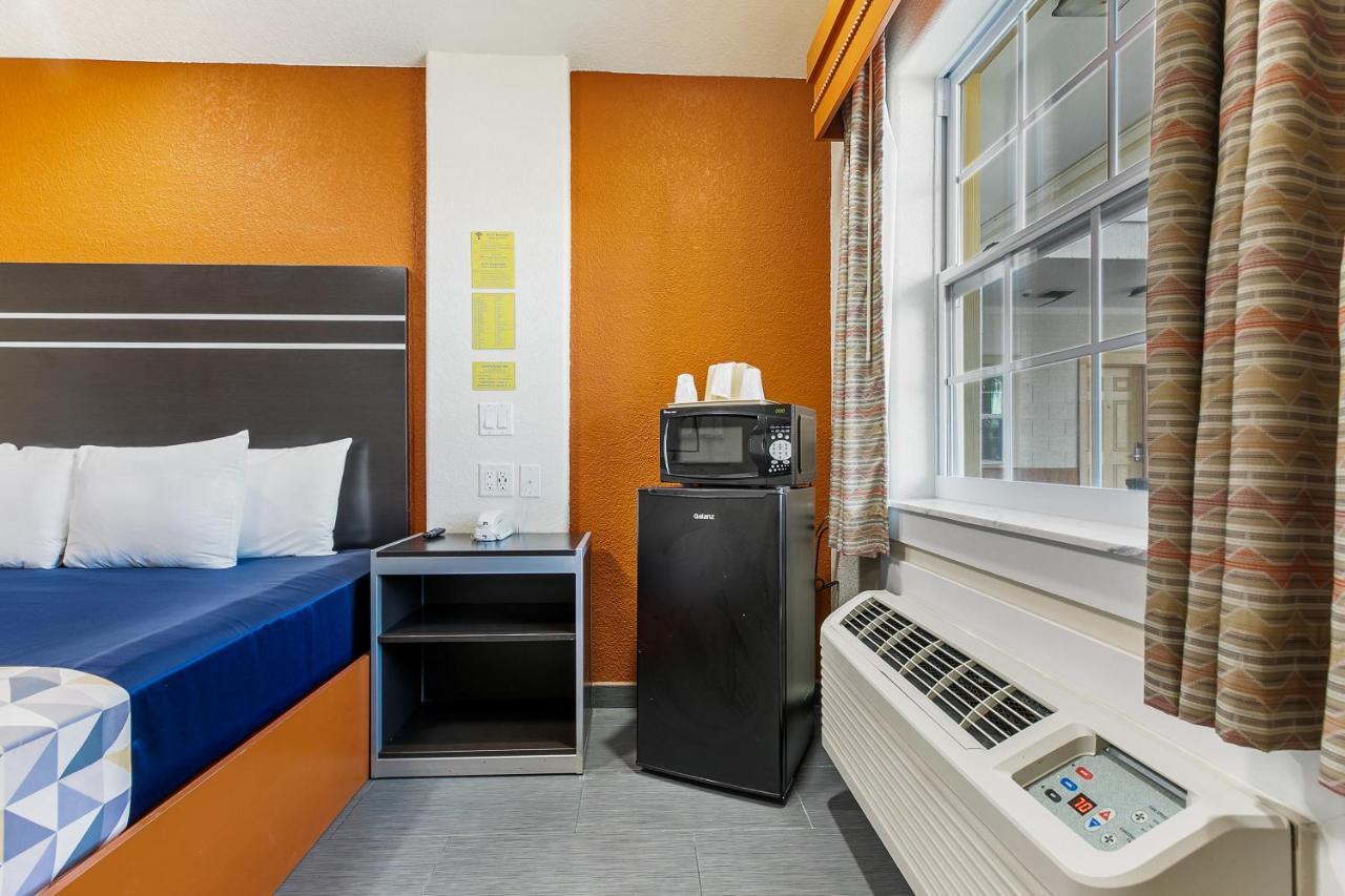Hotel Lighthouse 2*