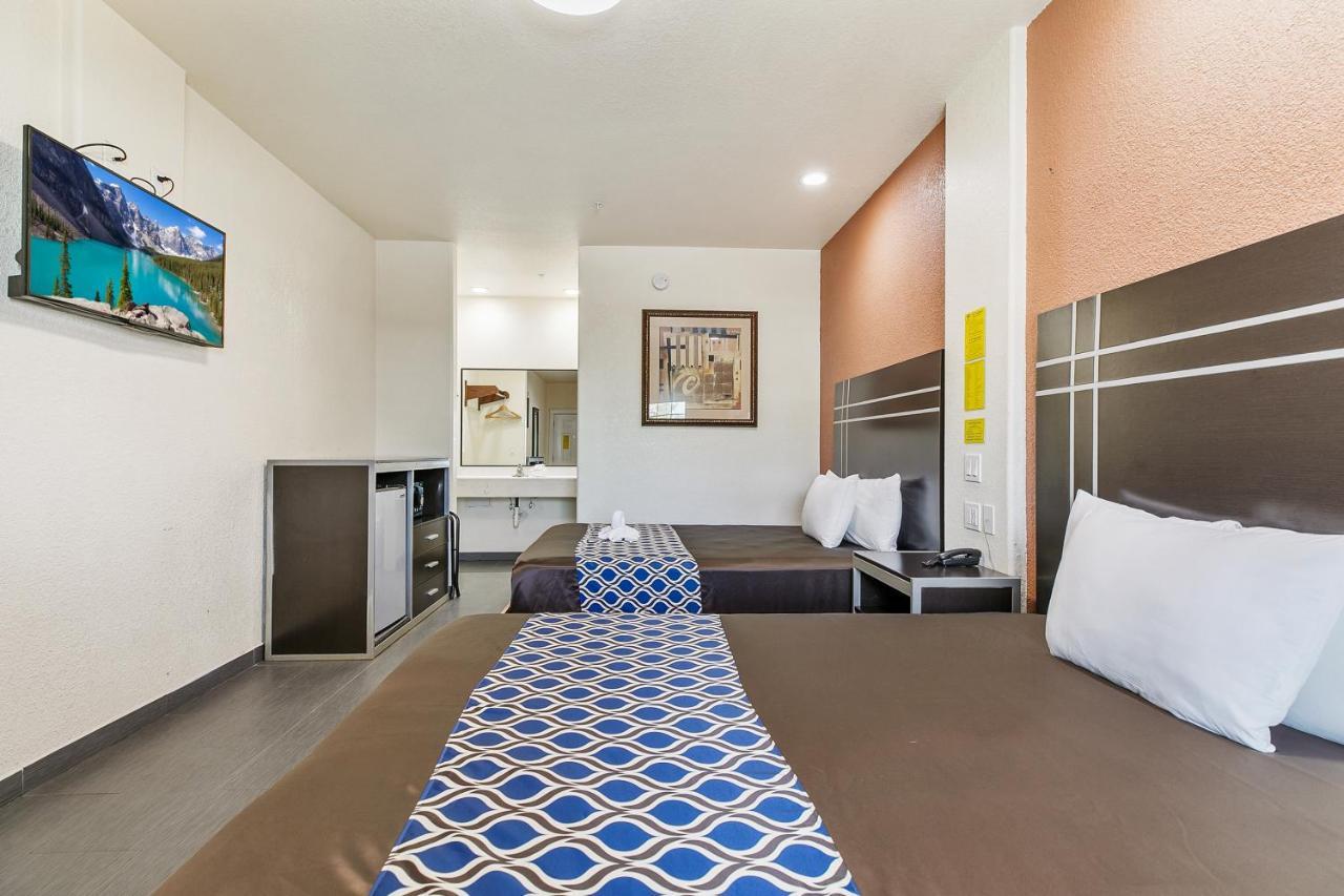 Hotel Lighthouse 2*