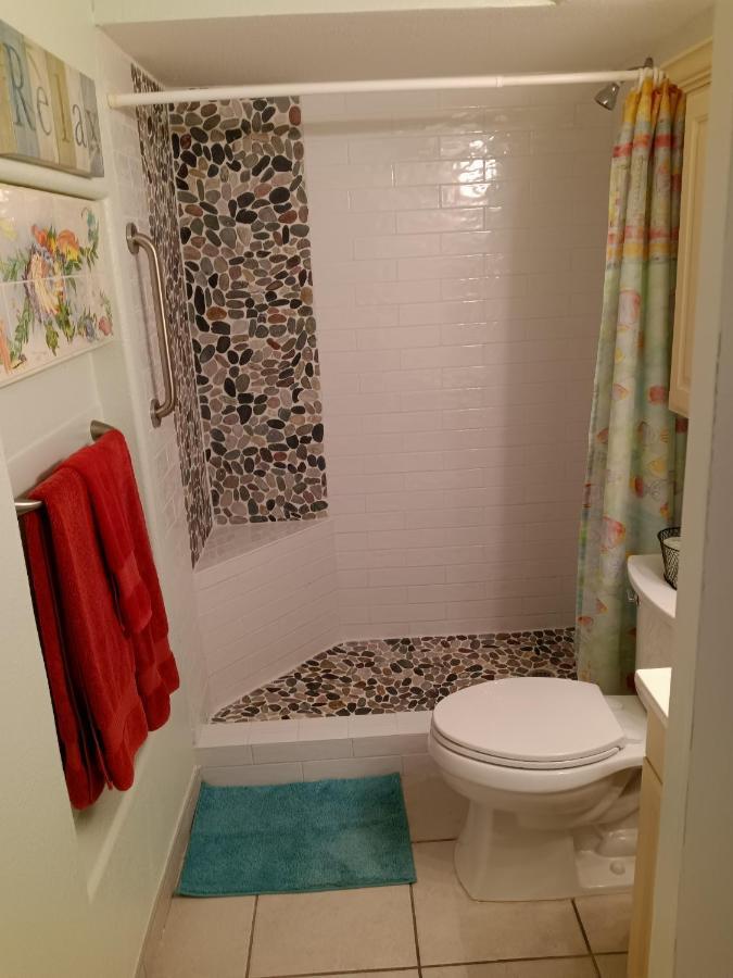 Charming 1 Bedroom, 3 Minute Walk To The *