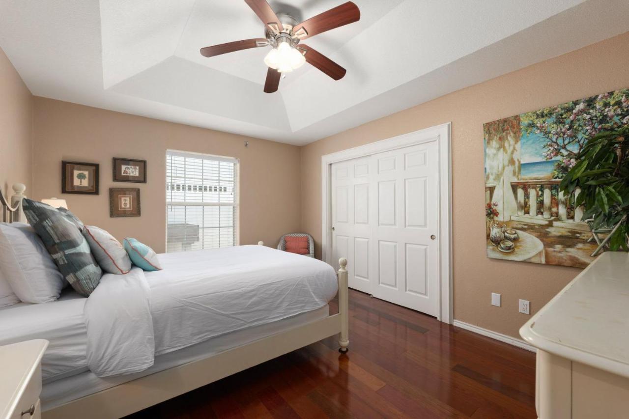 Beautiful With Private Pool And Hot Tub Holiday home South Padre Island