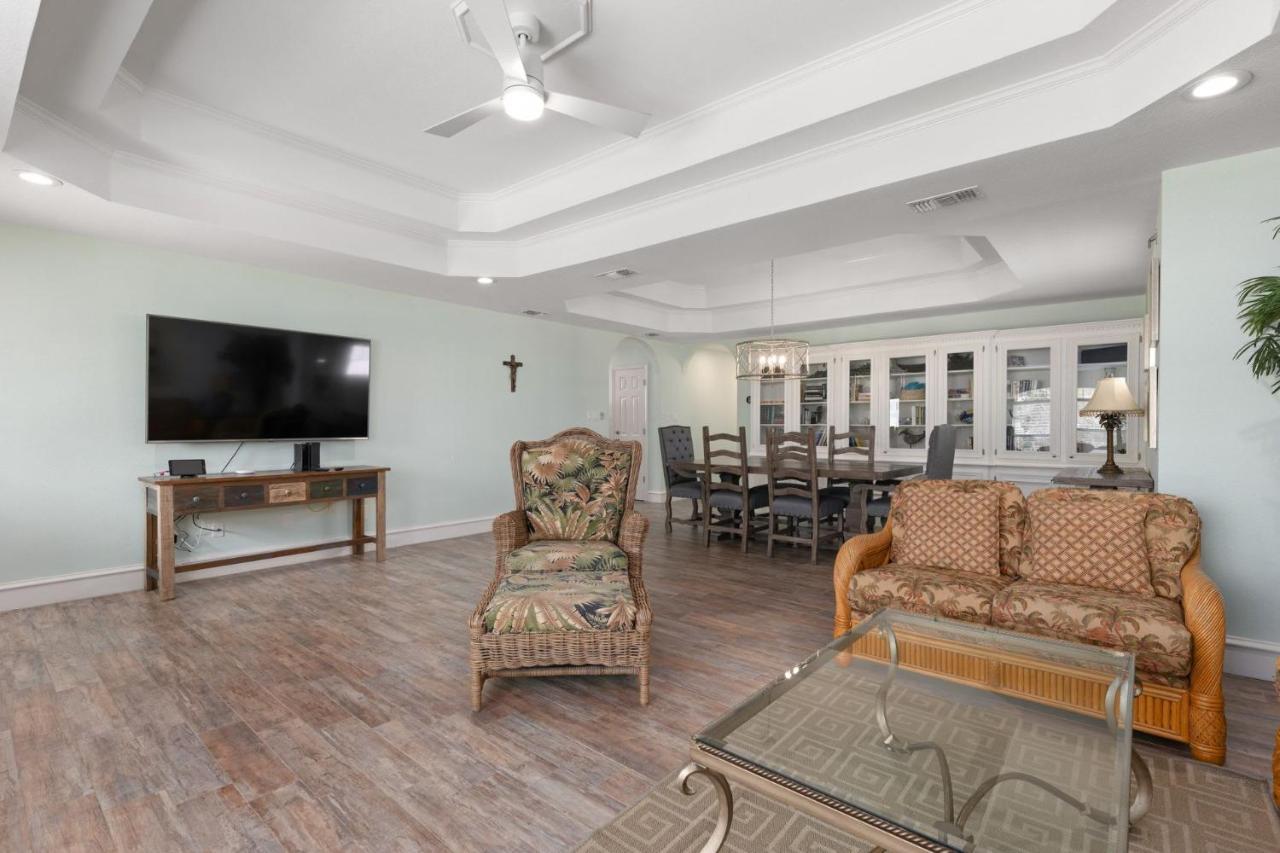 Beautiful With Private Pool And Hot Tub * South Padre Island