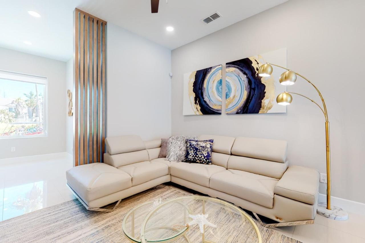 Dolphin Paradise Unit B