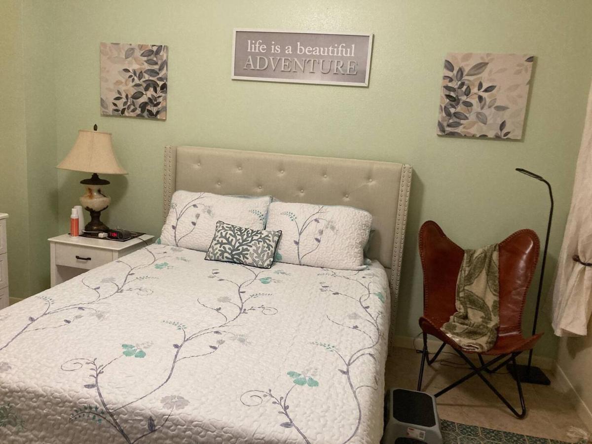 Cozy & Spacious 10min Walk To *