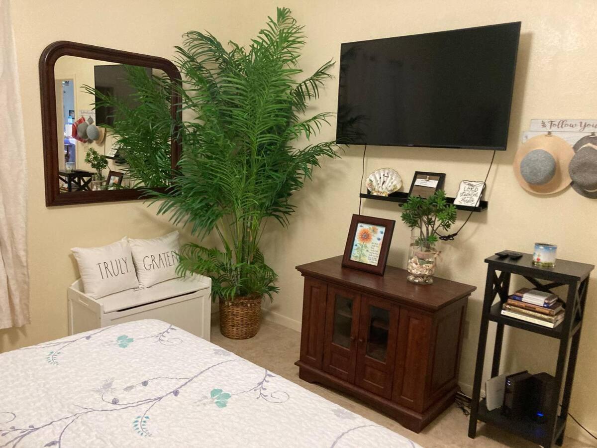 Cozy & Spacious 10min Walk To Guest house South Padre Island