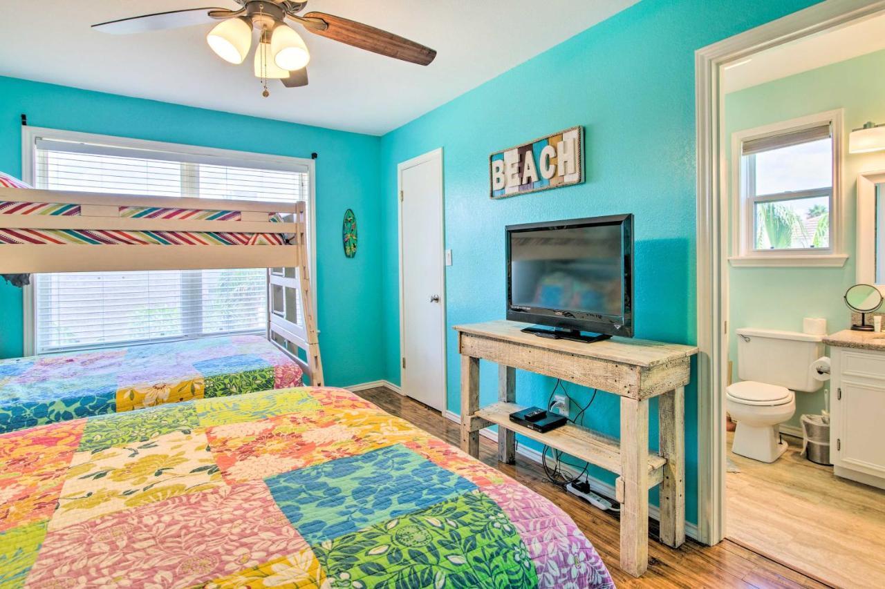 Sunny South Padre - Steps To The Beach! Holiday home