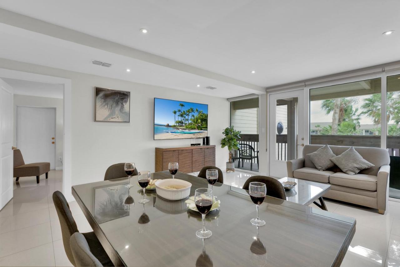 Easy Living, Down By The Sea! Close To The Beach & Pool In Beautiful Beachfront Holiday home *