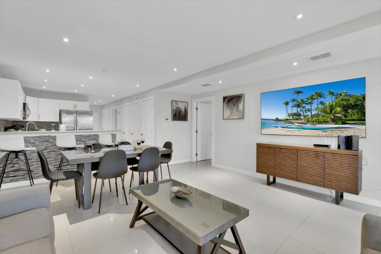 Easy Living, Down By The Sea! Close To The Beach & Pool In Beautiful Beachfront