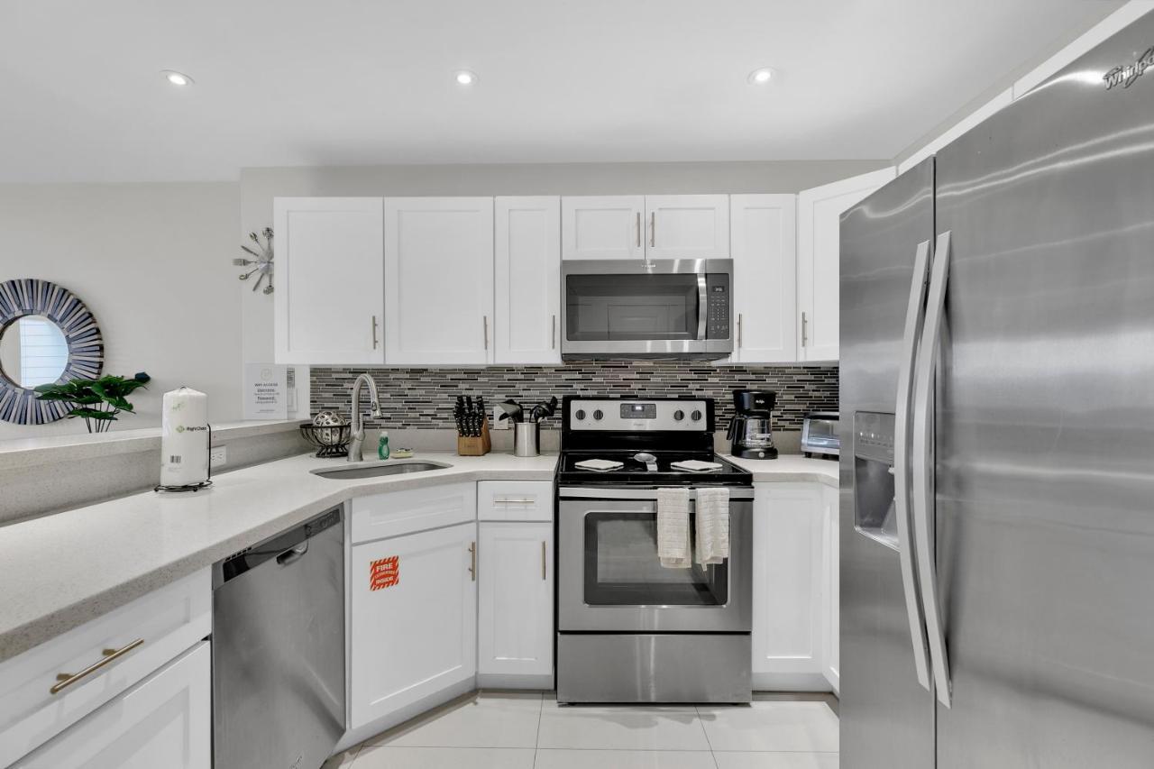 Holiday home Easy Living, Down By The Sea! Close To The Beach & Pool In Beautiful Beachfront *