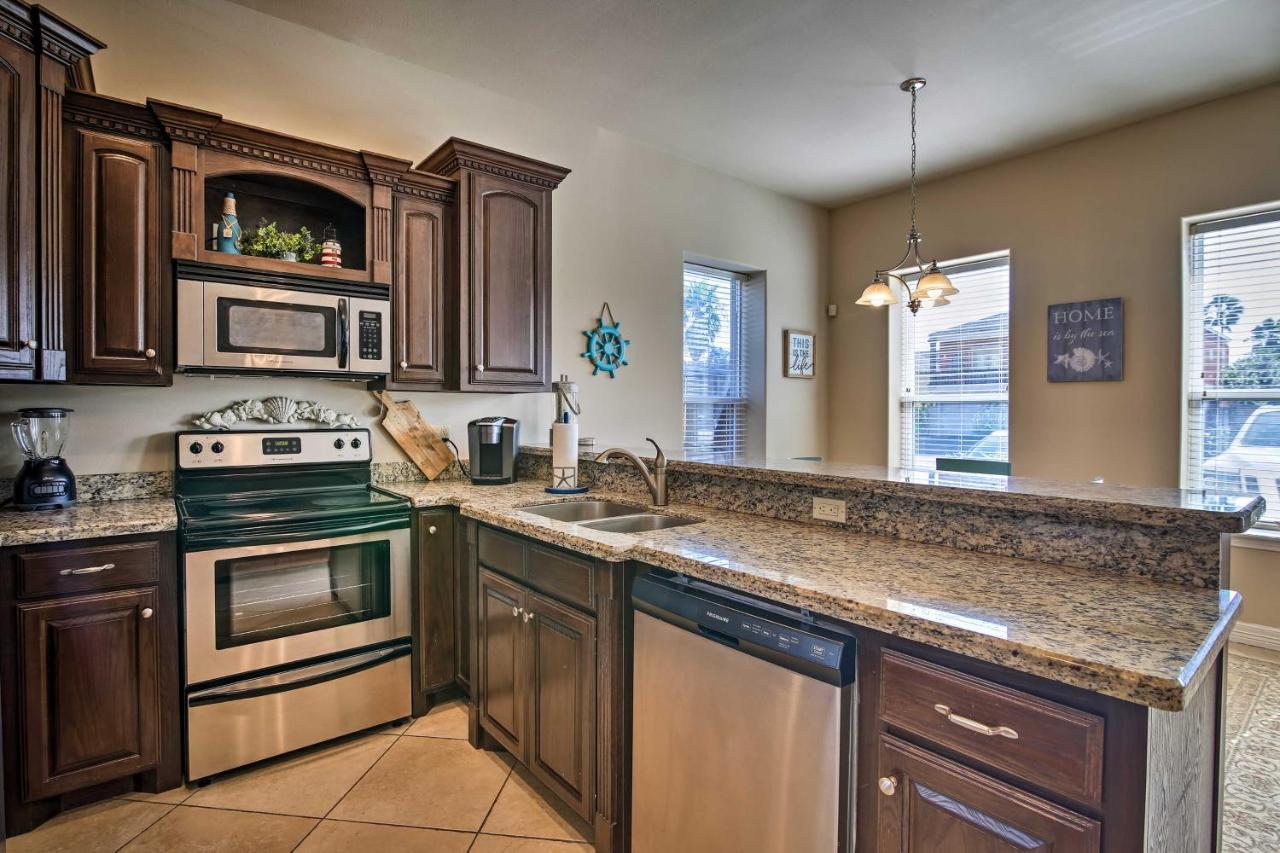 Texas With Outdoor Pools - Walk To Beach! Apartment South Padre Island