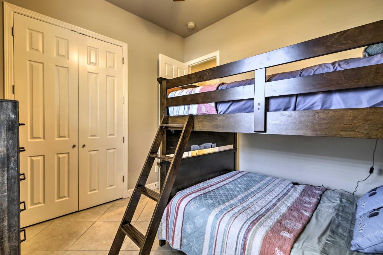 Texas With Outdoor Pools - Walk To Beach! Apartment South Padre Island
