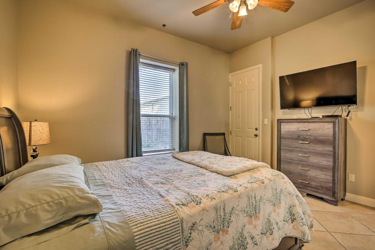 Texas With Outdoor Pools - Walk To Beach! Apartment South Padre Island
