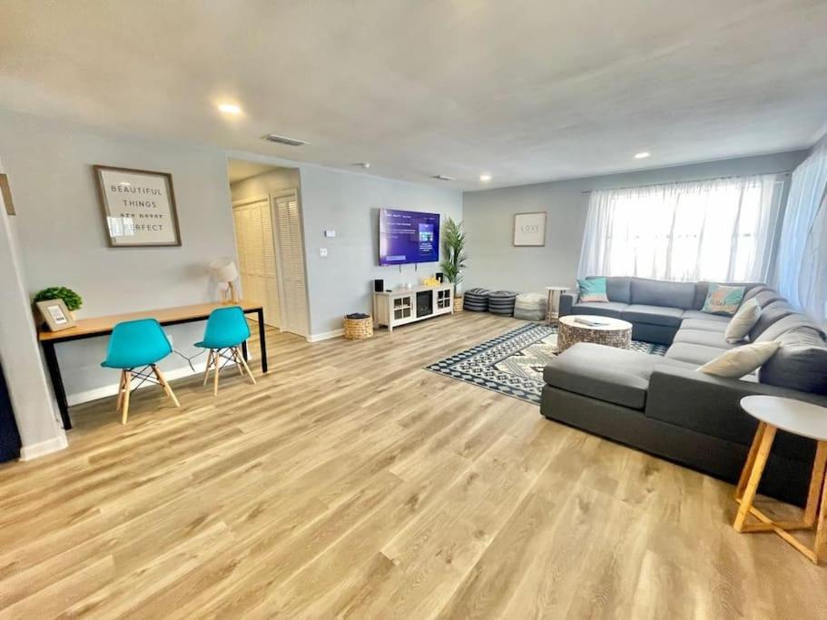 4 Bedrooms House With Private Pool And 2 Min Walk To The - Zula Siesta House Holiday home South Padre Island