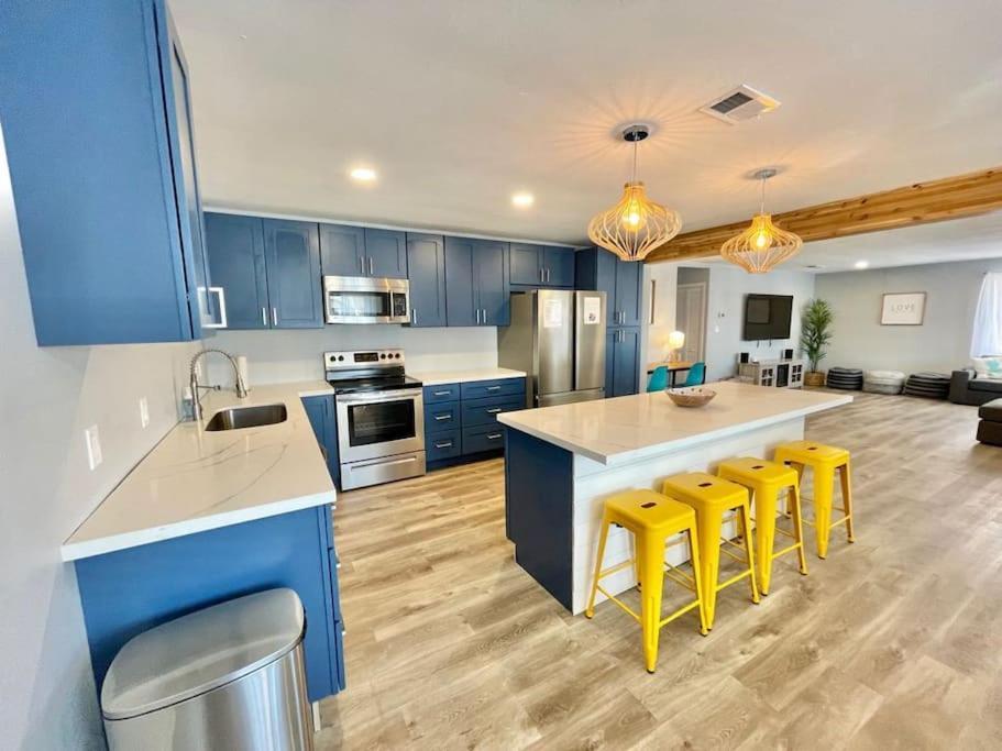 4 Bedrooms House With Private Pool And 2 Min Walk To The - Zula Siesta House Holiday home South Padre Island