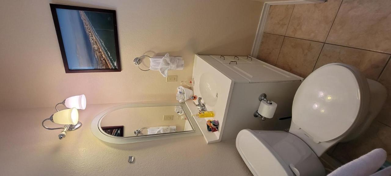 Overlooks Pool, Easy Walk To Unit D - Island Morning Sun 4 Apartment *