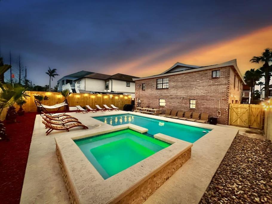 Zula Del Mar: Beachfront With Pool For Large Groups Holiday home South Padre Island