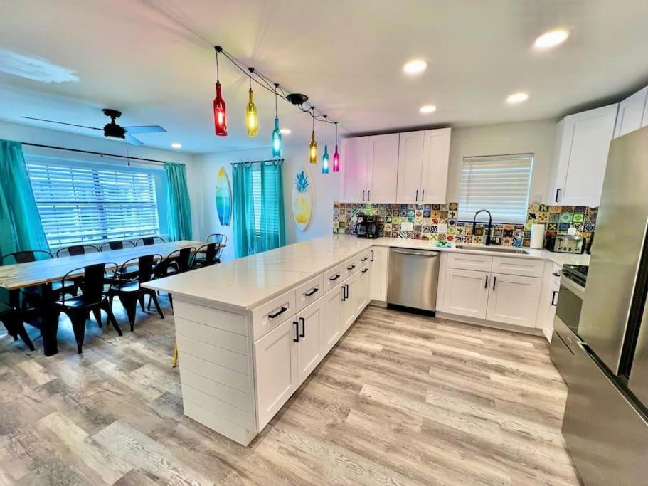 Holiday home Zula Del Mar: Beachfront With Pool For Large Groups South Padre Island