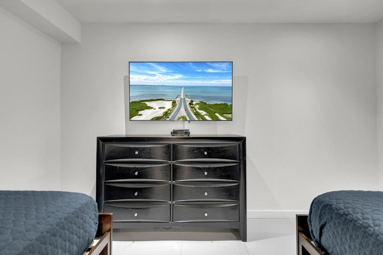 Perfect Condo, For Everyone! Beachfront Holiday home *