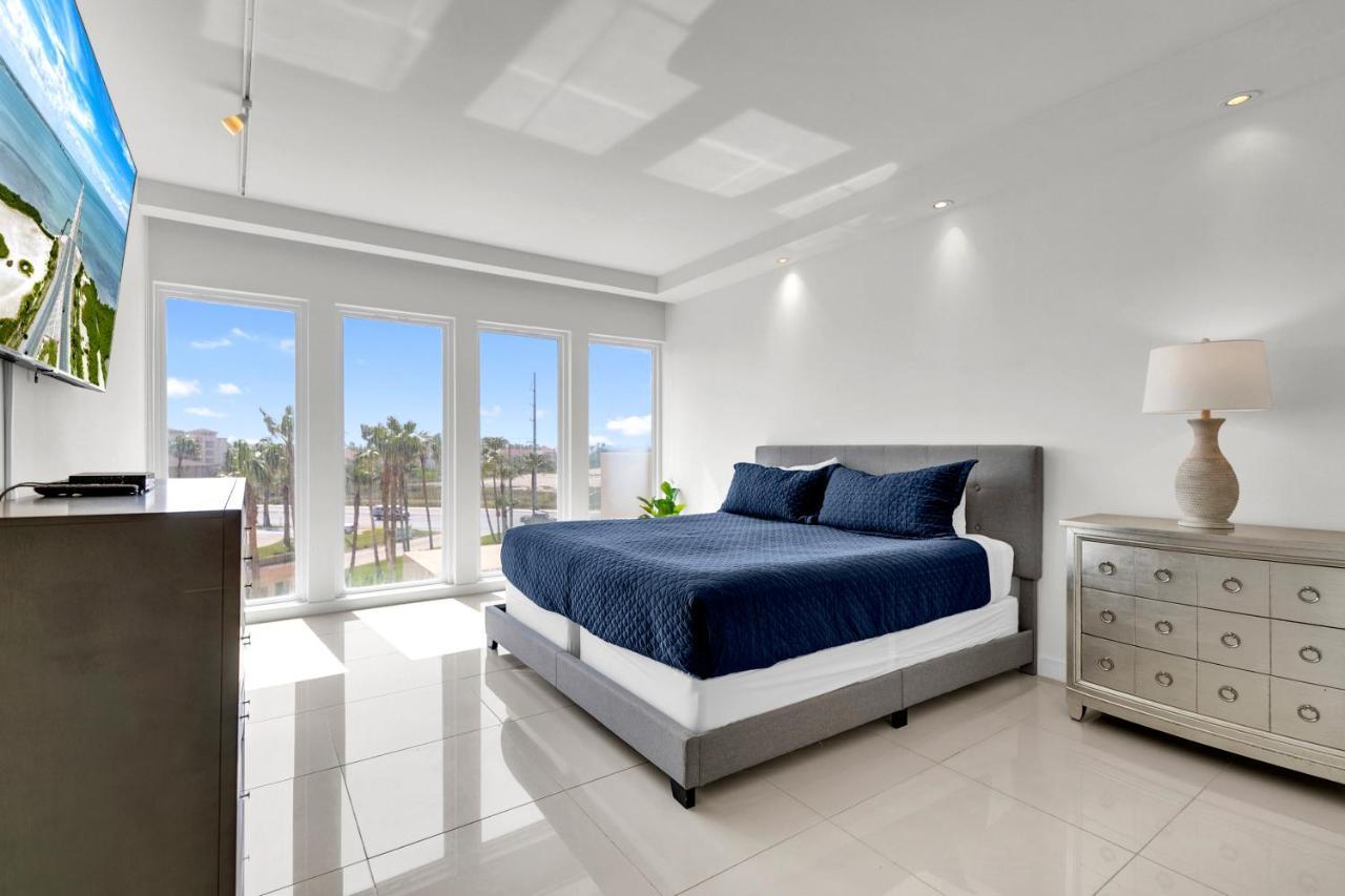Perfect Condo, For Everyone! Beachfront Holiday home