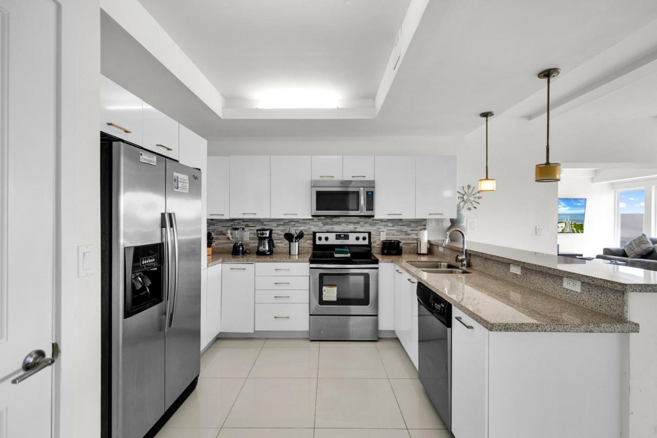 Perfect Condo, For Everyone! Beachfront Holiday home *