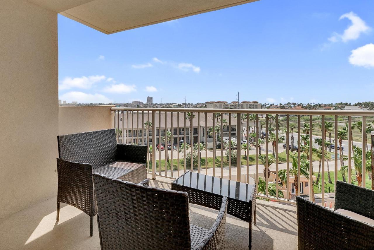 Holiday home Stunning Bayview! Large In Beachfront With Shared Pools And Jacuzzi