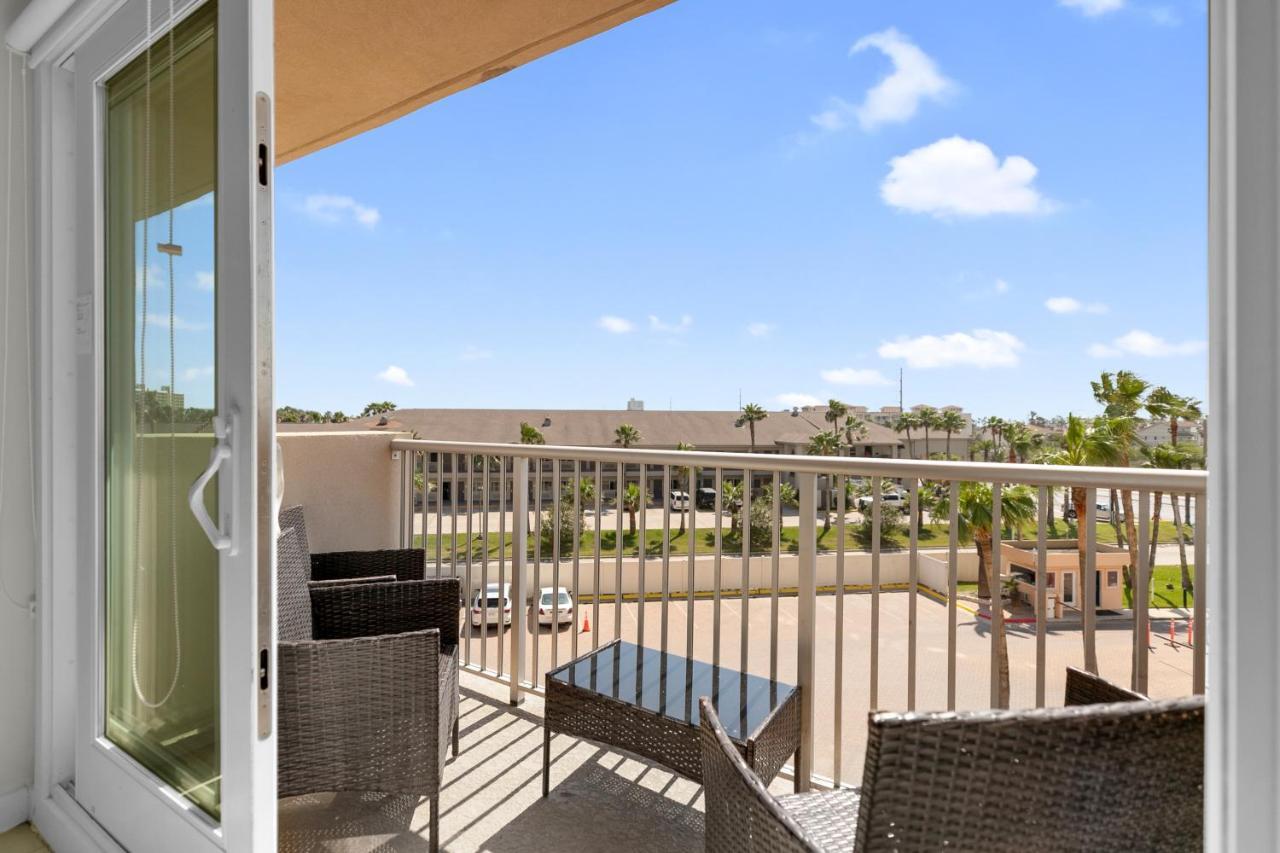 Perfect Condo, For Everyone! Beachfront