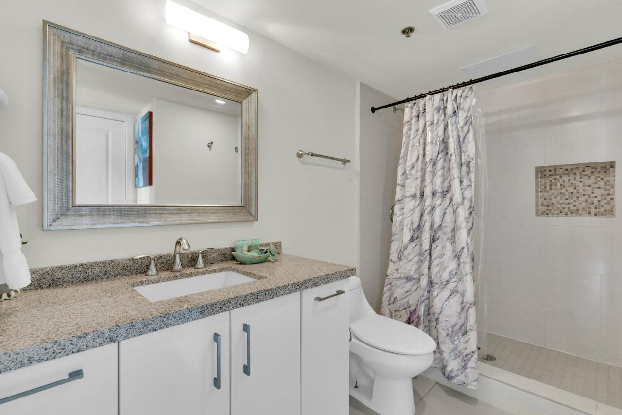 Stunning Bayview! Large In Beachfront With Shared Pools And Jacuzzi