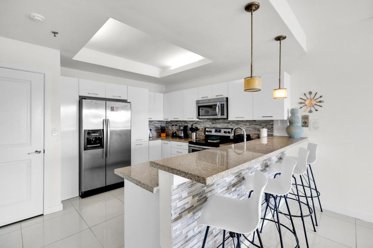 Perfect Condo, For Everyone! Beachfront Holiday home *