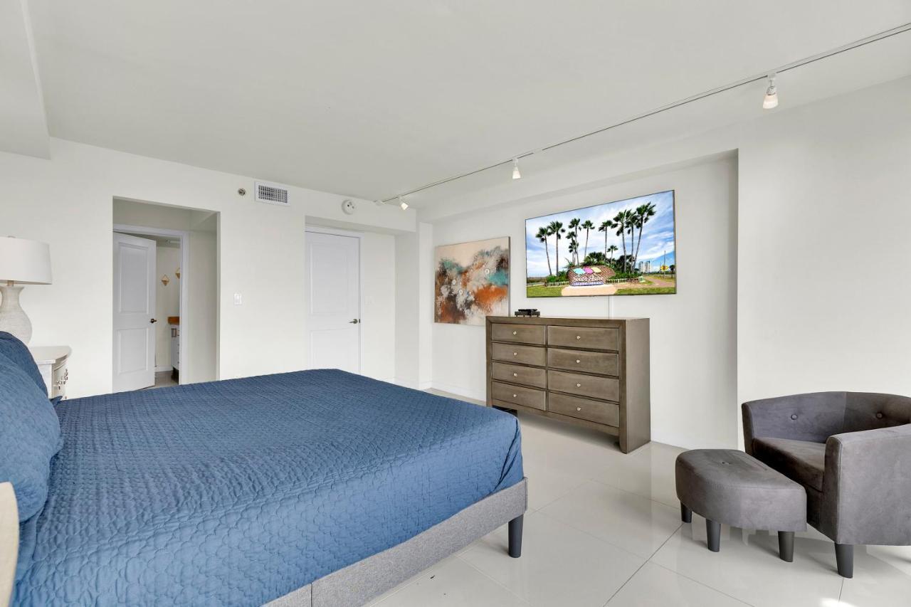 Stunning Bayview! Large In Beachfront With Shared Pools And Jacuzzi * South Padre Island