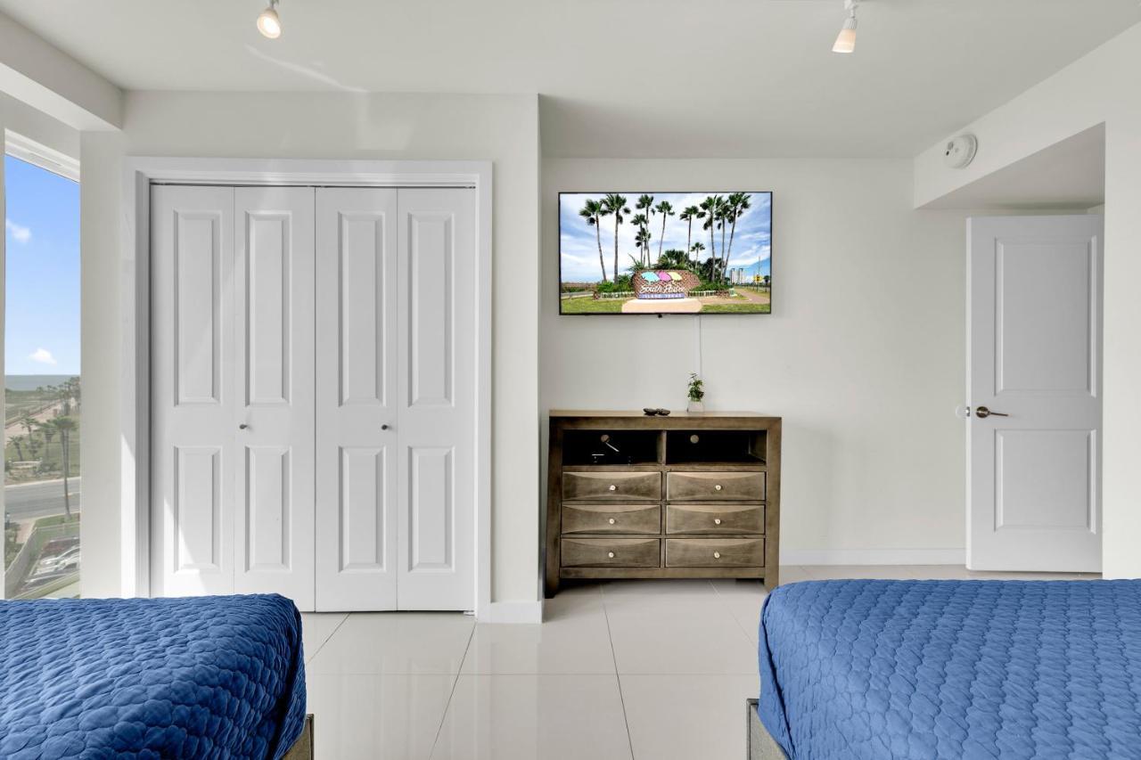 Stunning Bayview! Large In Beachfront With Shared Pools And Jacuzzi
