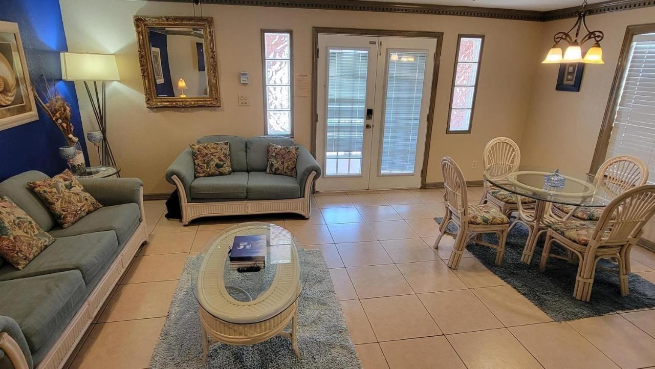 Campeche Triplex Unit B Holiday home *