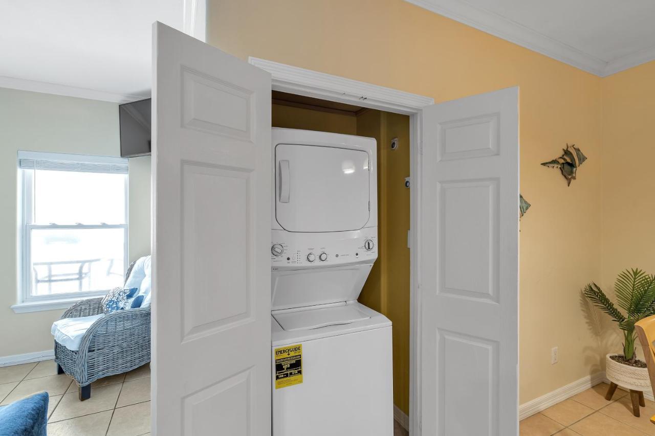 Apartment 129 E Cora Lee Dr, #203 *