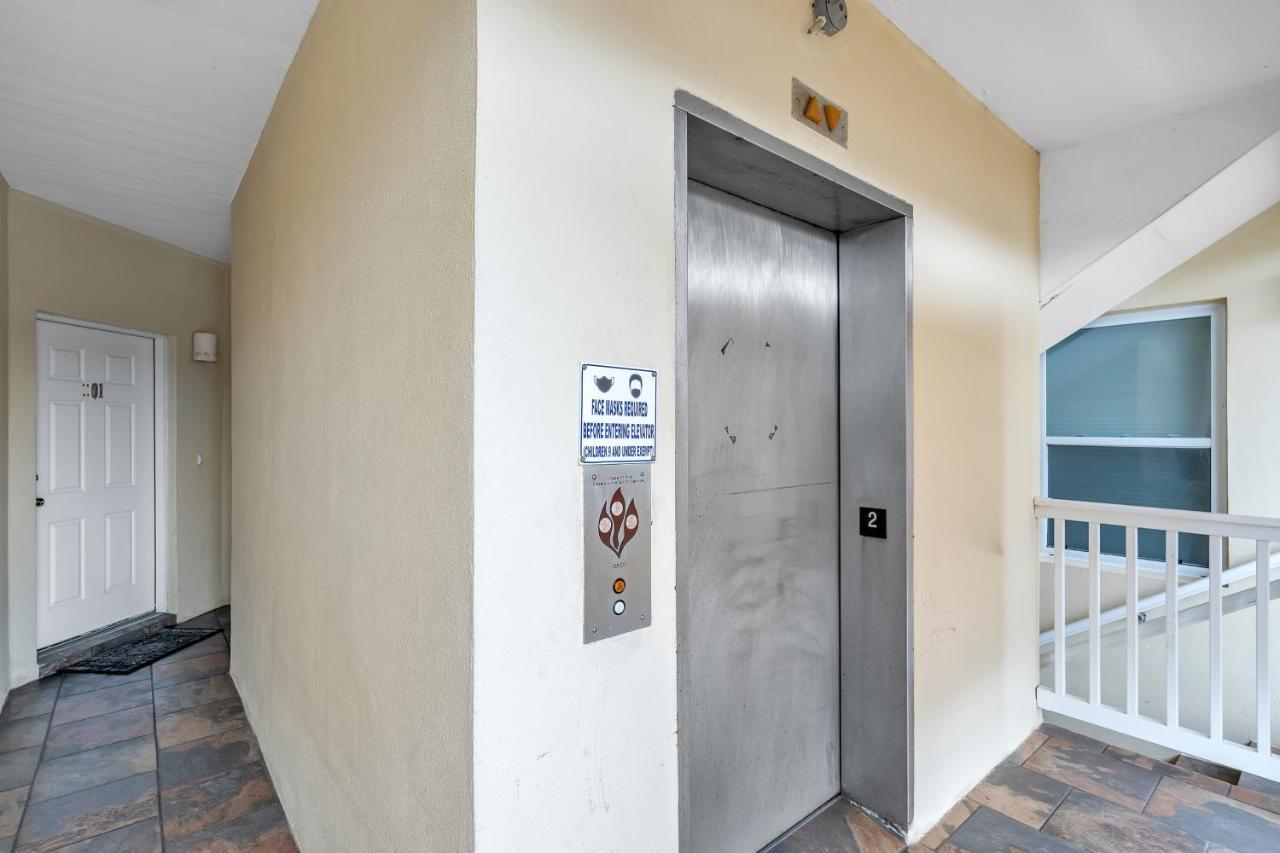 129 E Cora Lee Dr, #203 *