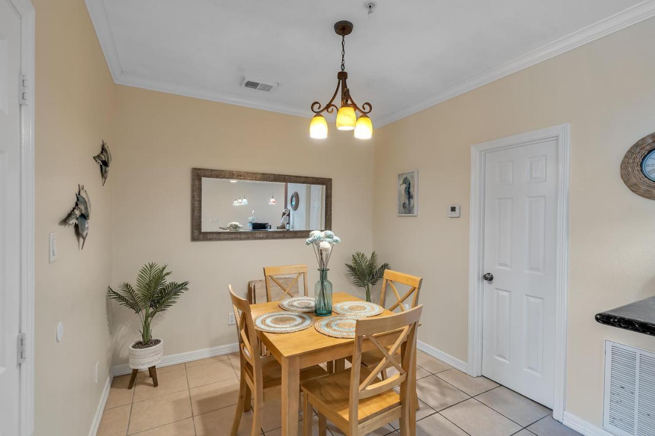 Apartment 129 E Cora Lee Dr, #203 *