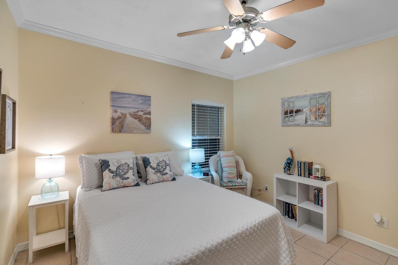 129 E Cora Lee Dr, #203 *