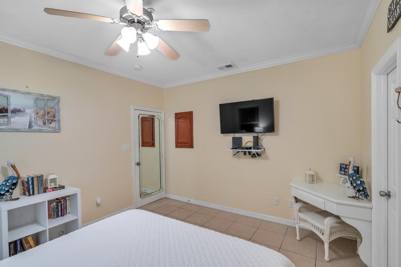 Apartment 129 E Cora Lee Dr, #203