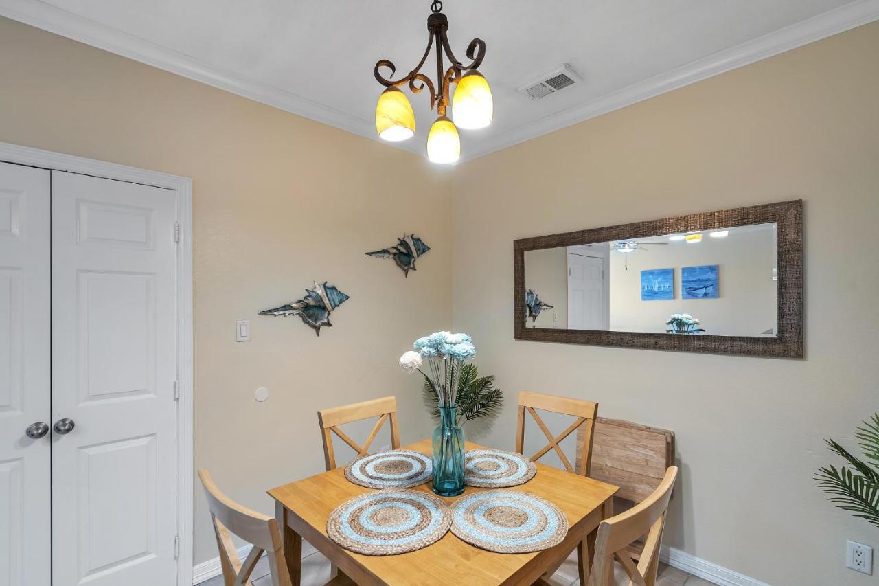 129 E Cora Lee Dr, #203 *