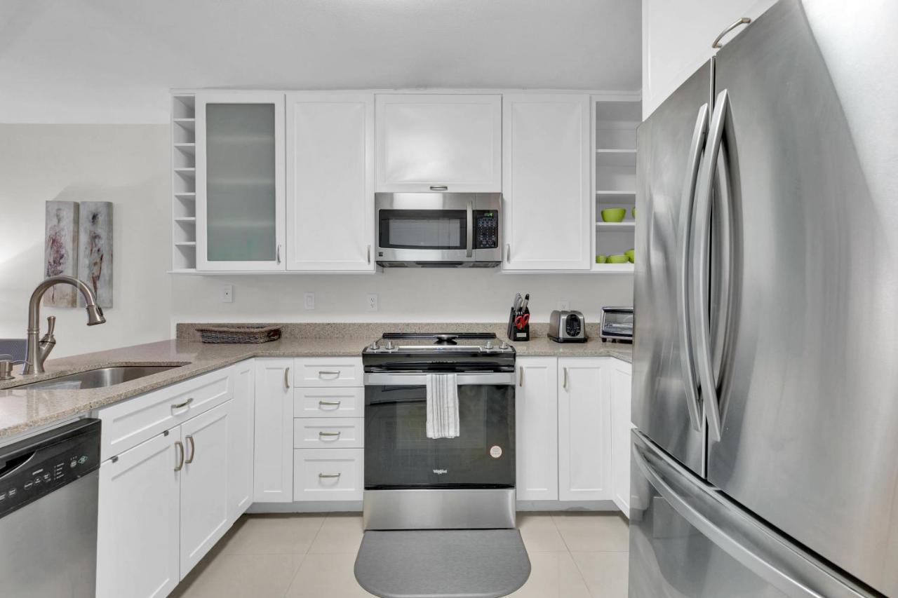 1st Floor W Beautiful Grounds! Heated Pools Hot Tub Tennis Courts
