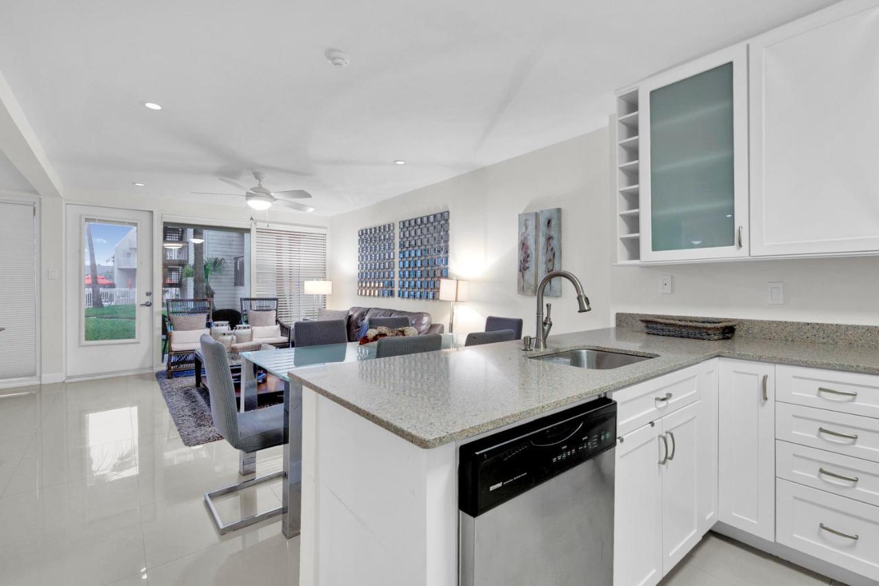 Apartment 1st Floor W Beautiful Grounds! Heated Pools Hot Tub Tennis Courts South Padre Island