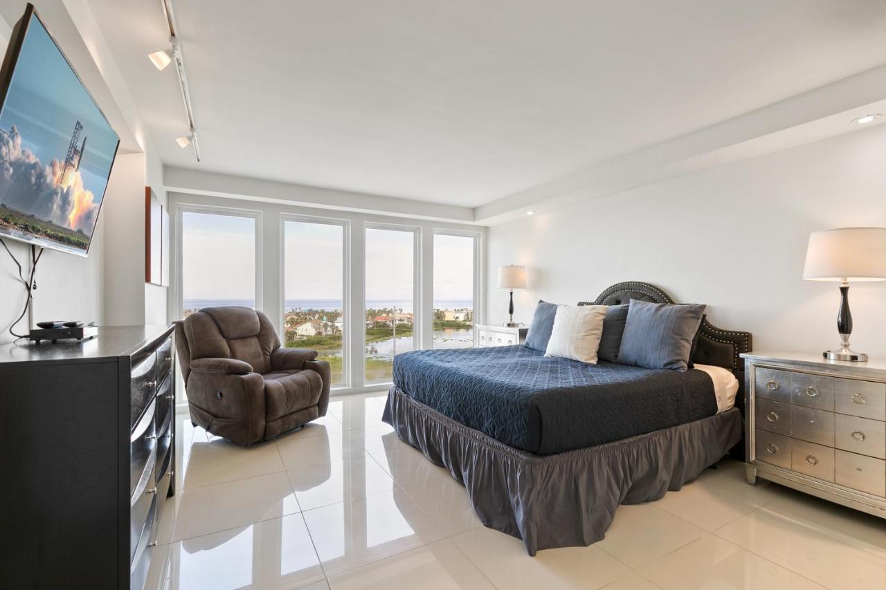 Enjoy A Perfect Bayview! Beachfront With Shared Pools South Padre Island