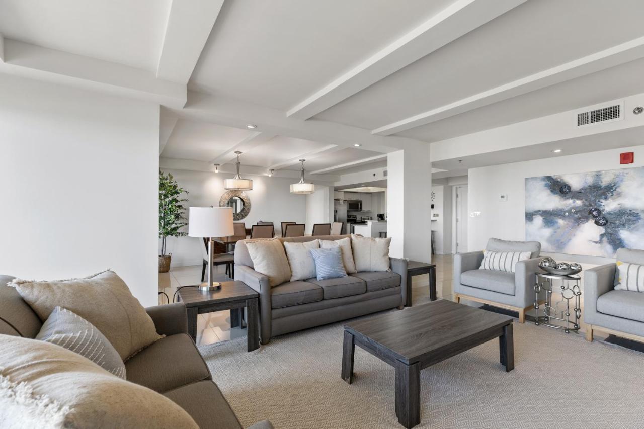 Enjoy A Perfect Bayview! Beachfront With Shared Pools