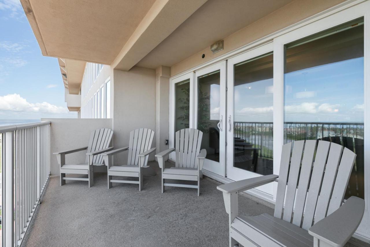Enjoy A Perfect Bayview! Beachfront With Shared Pools