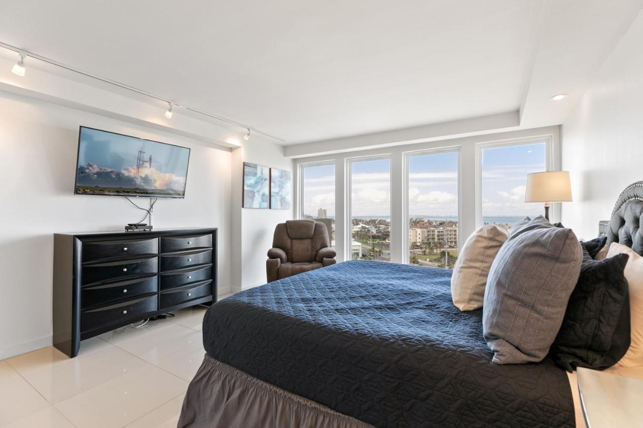 Holiday home Enjoy A Perfect Bayview! Beachfront With Shared Pools *