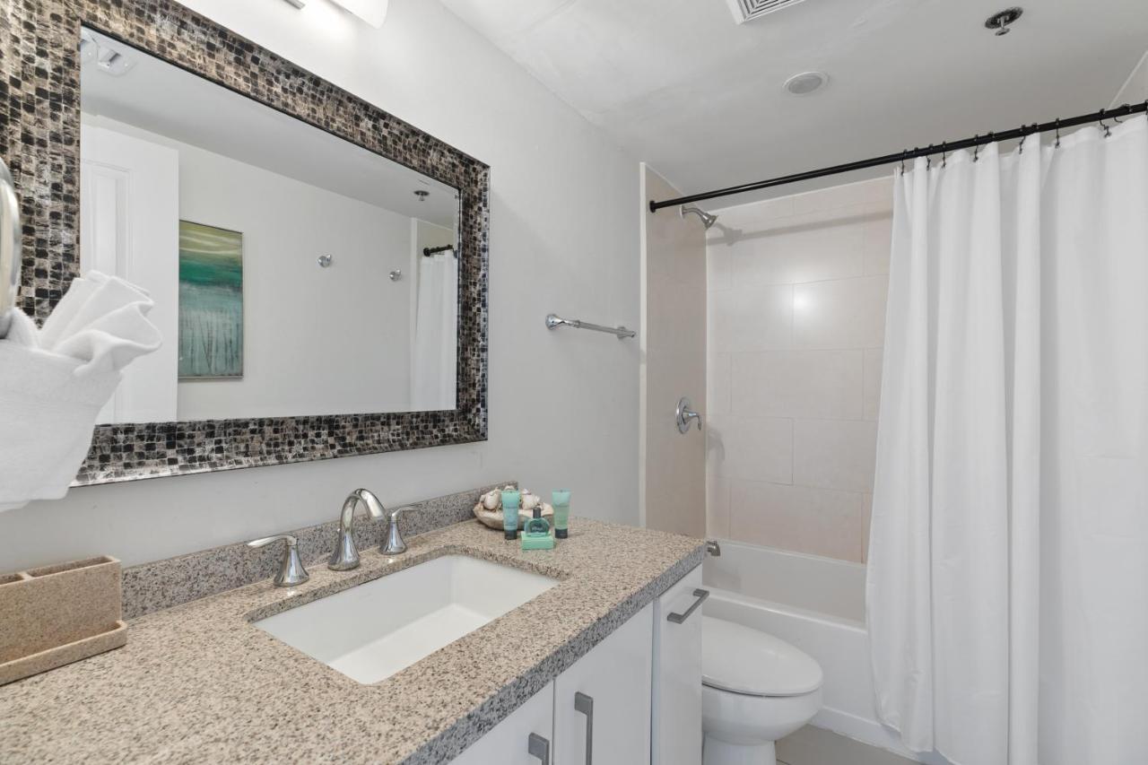 Enjoy A Perfect Bayview! Beachfront With Shared Pools South Padre Island