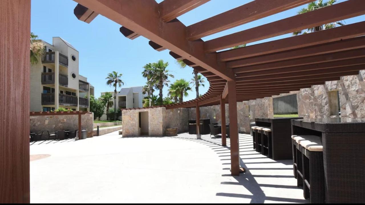 Apartment New Stunning Ocean-view Beachfront Resort, Heated Pool! South Padre Island