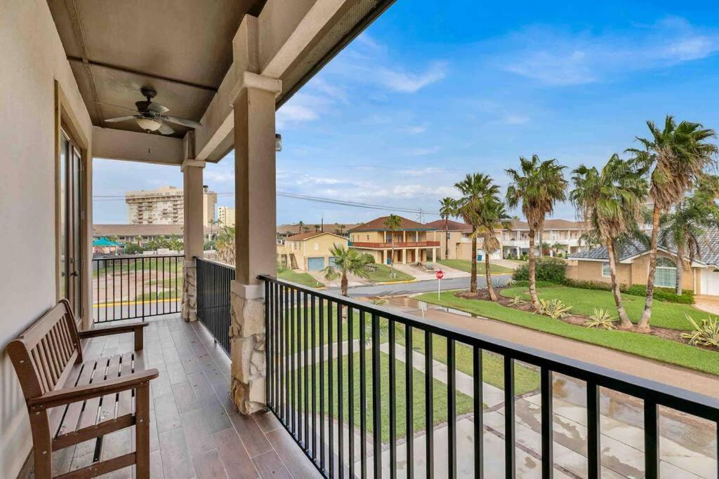 Paradise Villa: 2 Blocks From Beach, Private Pool *