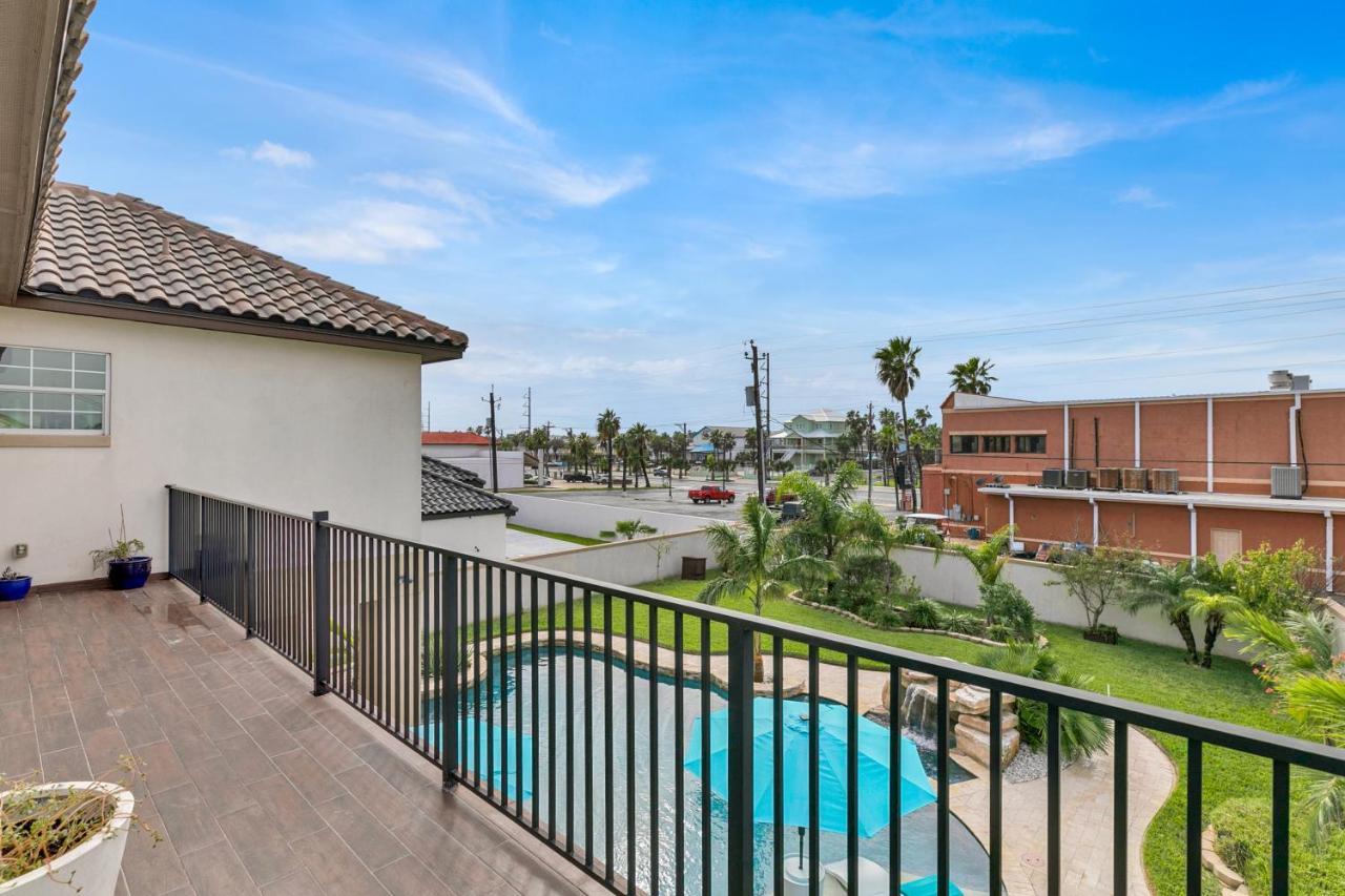 Paradise Villa: 2 Blocks From Beach, Private Pool *