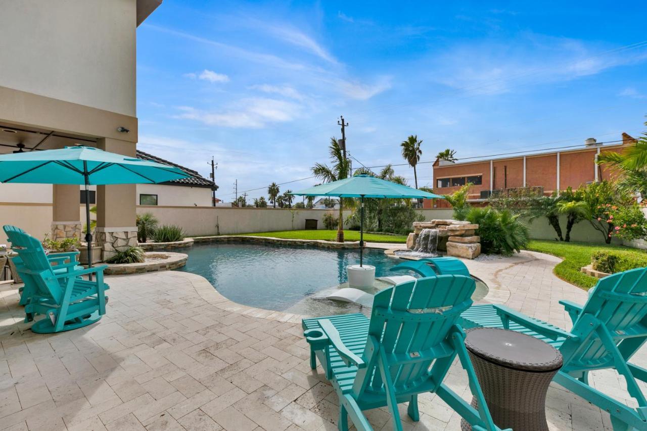 Paradise Villa: 2 Blocks From Beach, Private Pool
