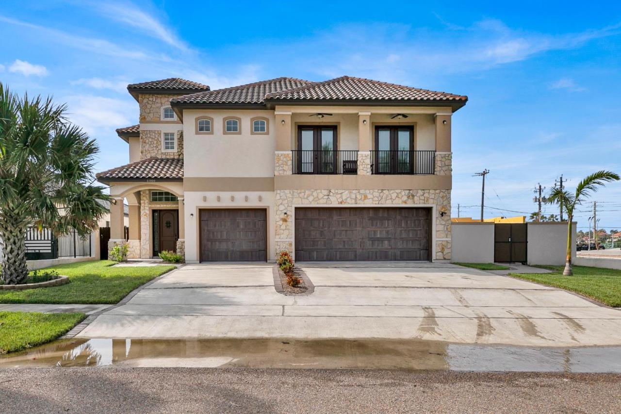 Villa Paradise Villa: 2 Blocks From Beach, Private Pool South Padre Island