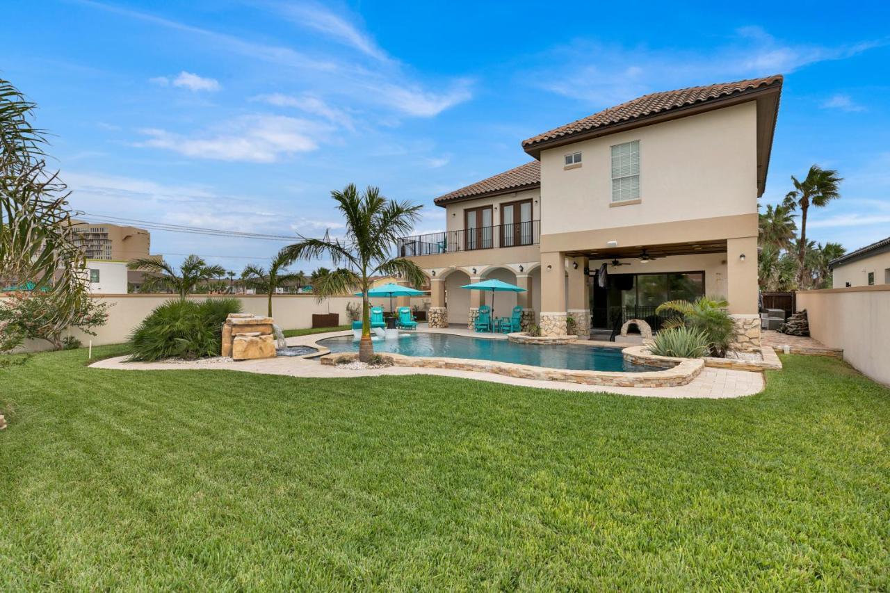 Villa Paradise Villa: 2 Blocks From Beach, Private Pool